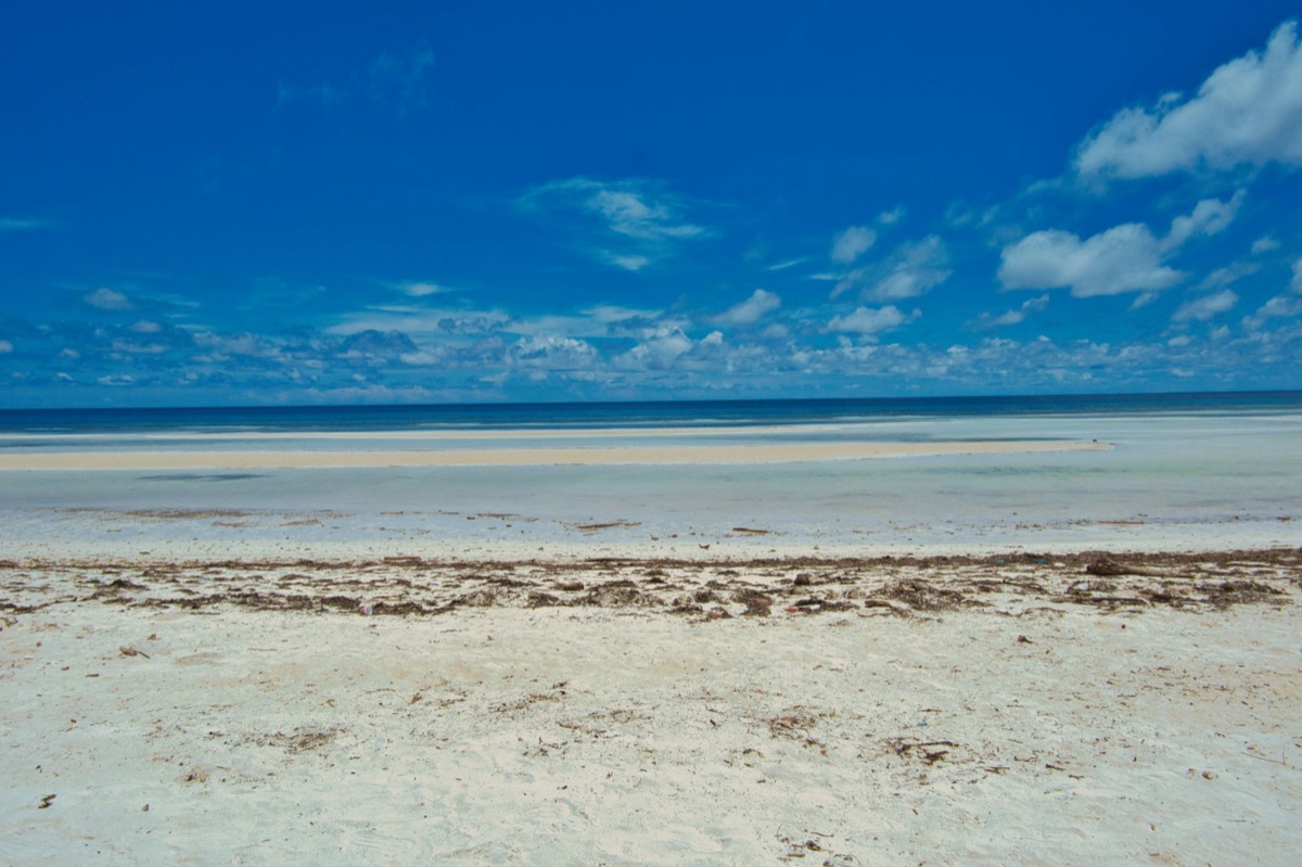 praia com vista para o mar