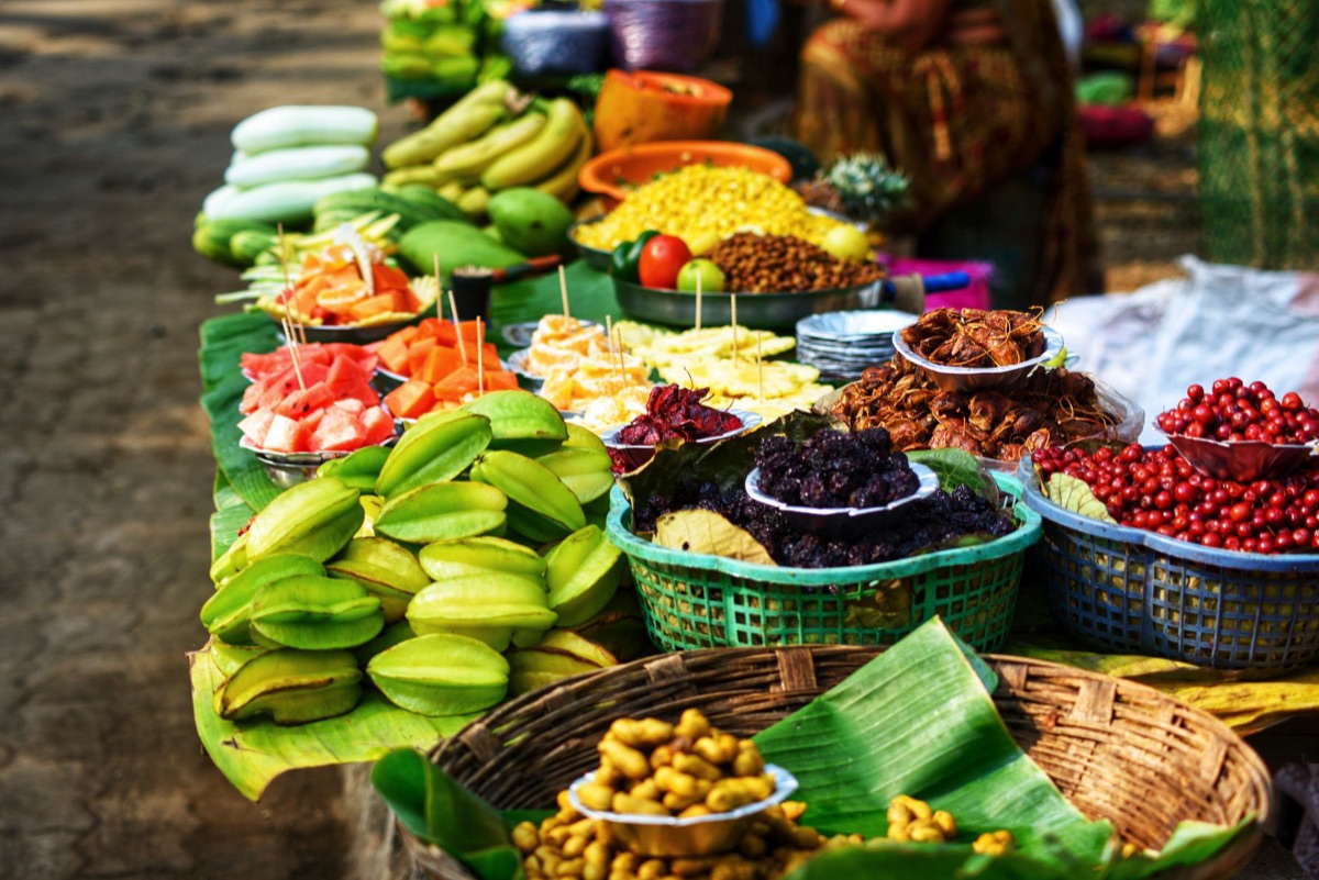 Marché local avec des fruits frais