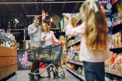 K-Mart vs Outlets Guam: Guía de compras para tu familia