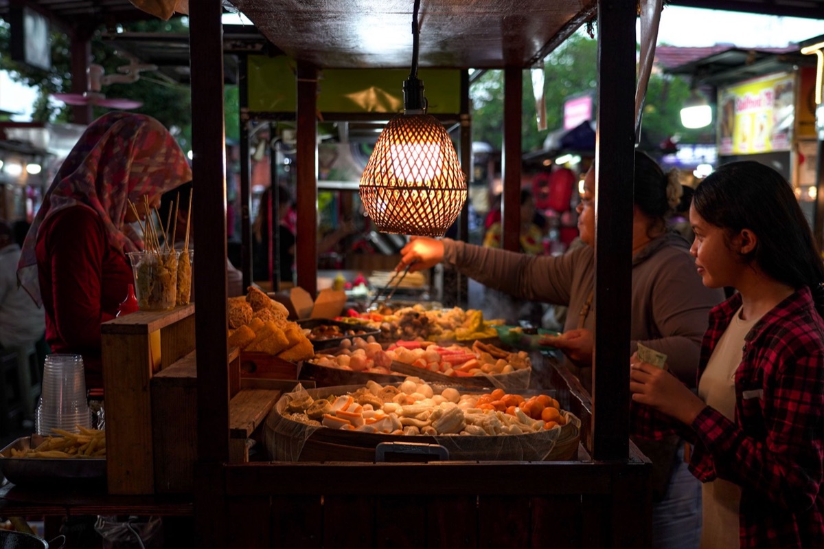 查摩羅夜市食物攤位