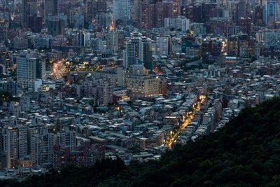 87,7% de Guam Vive en Dededo: Concentración Demográfica Clave