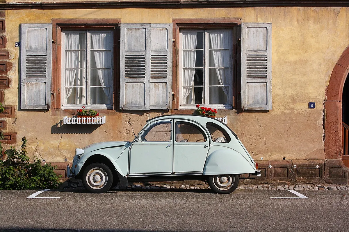 automobile, antique car, citroen duck, window, building, architecture, old, city, travel, historic center, renault, wissem castle, alsace, automobile, automobil